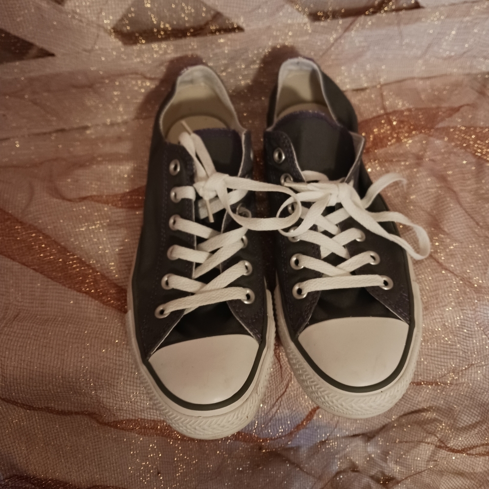 Chuck Taylor All Stars gray with purple sequins girl size 6. NBW